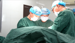 我院集团湘阴县中医医院骨伤科成功为92岁高龄老人施行人工股骨头置换术