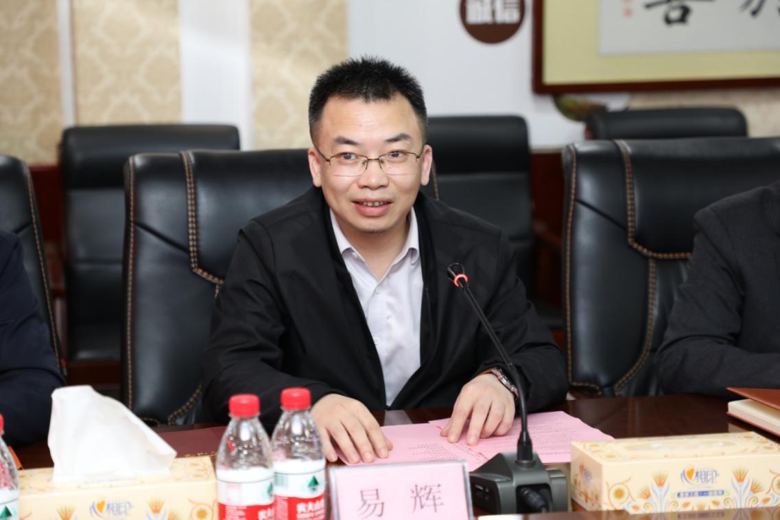 医院党委副书记,院长陈新宇,党委副书记,纪委书记易辉,党委委员,副