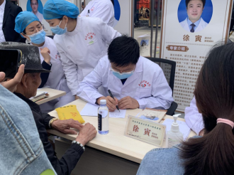 5月8日，我院专家团队在慈利县义诊3