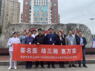 5月8日，我院专家团队在慈利县义诊2
