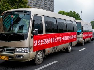 一等奖郑一山《驰援》