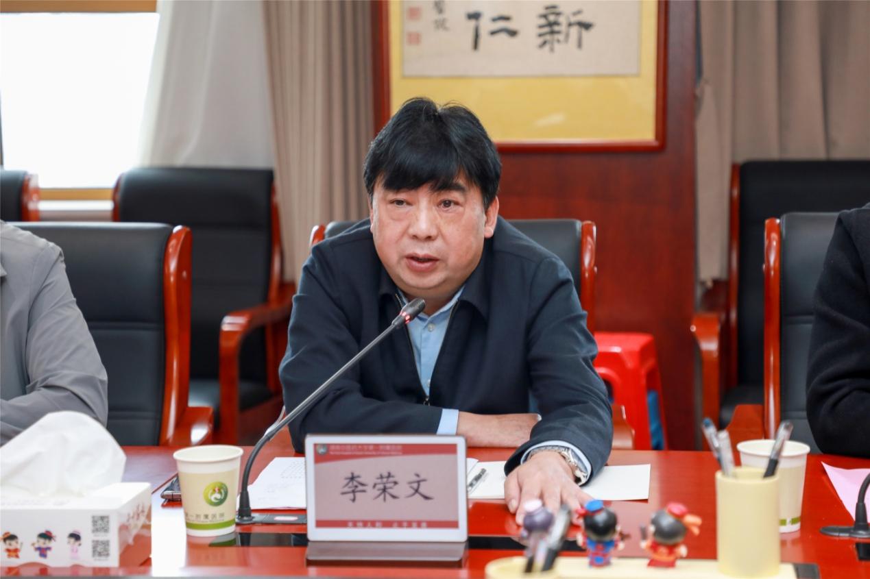 会议由朱镇华主持.