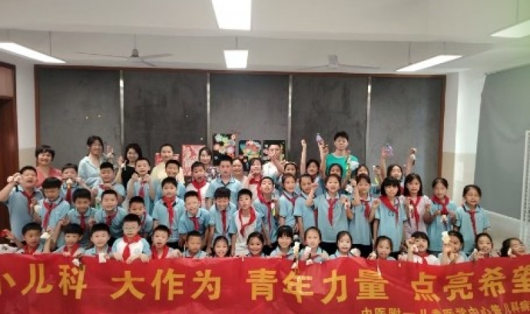 我院走进长沙市雨花区长塘里崇德小学开展中医药文化进校园活动