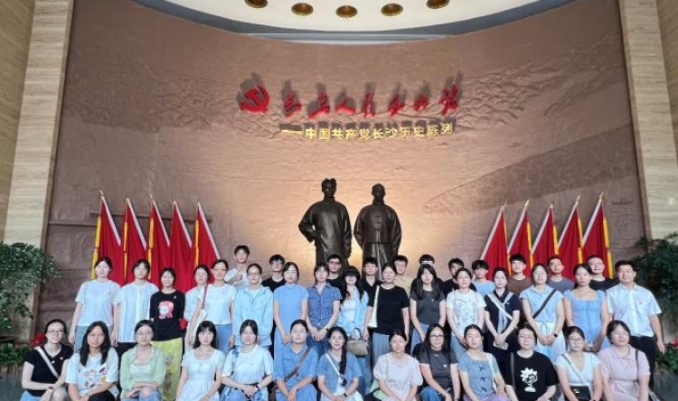 研究生党总支前往雷锋纪念馆、长沙党史馆开展主题党日活动