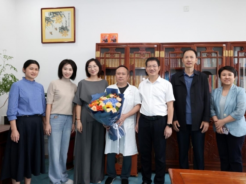 湖南中医药大学宣传统战部常务副部长万颖一行慰问我院党外代表人士